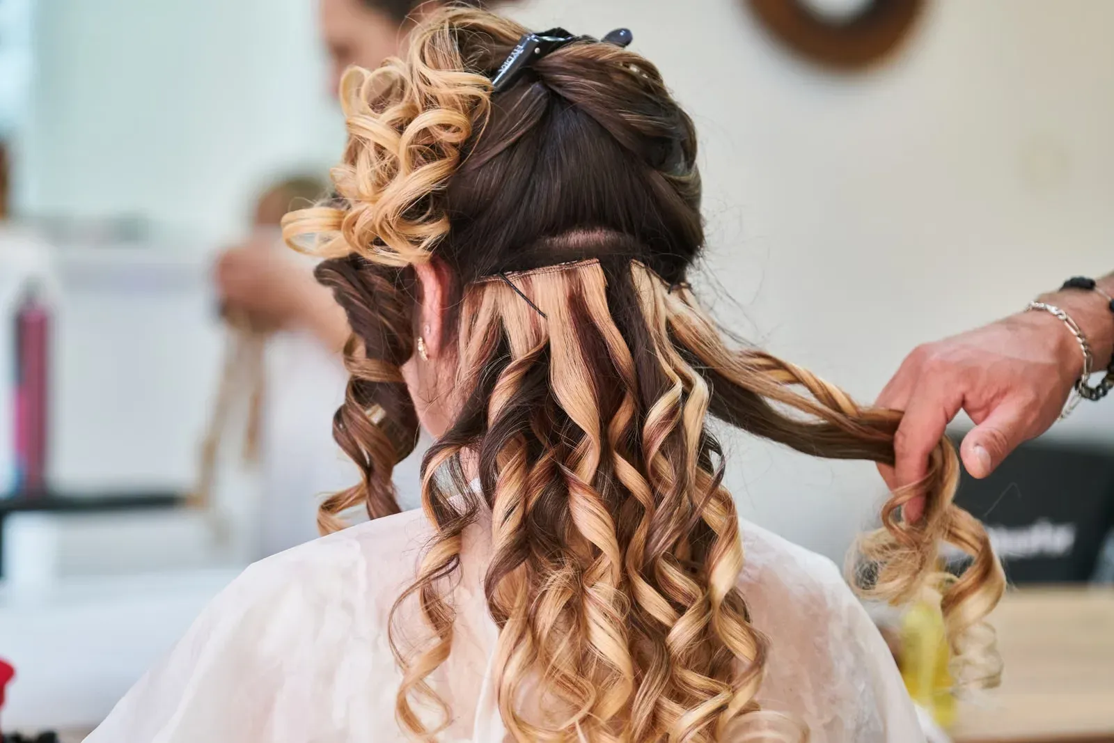 Lang haar zonder wachten: wat hairextensions wel en niet kunnen