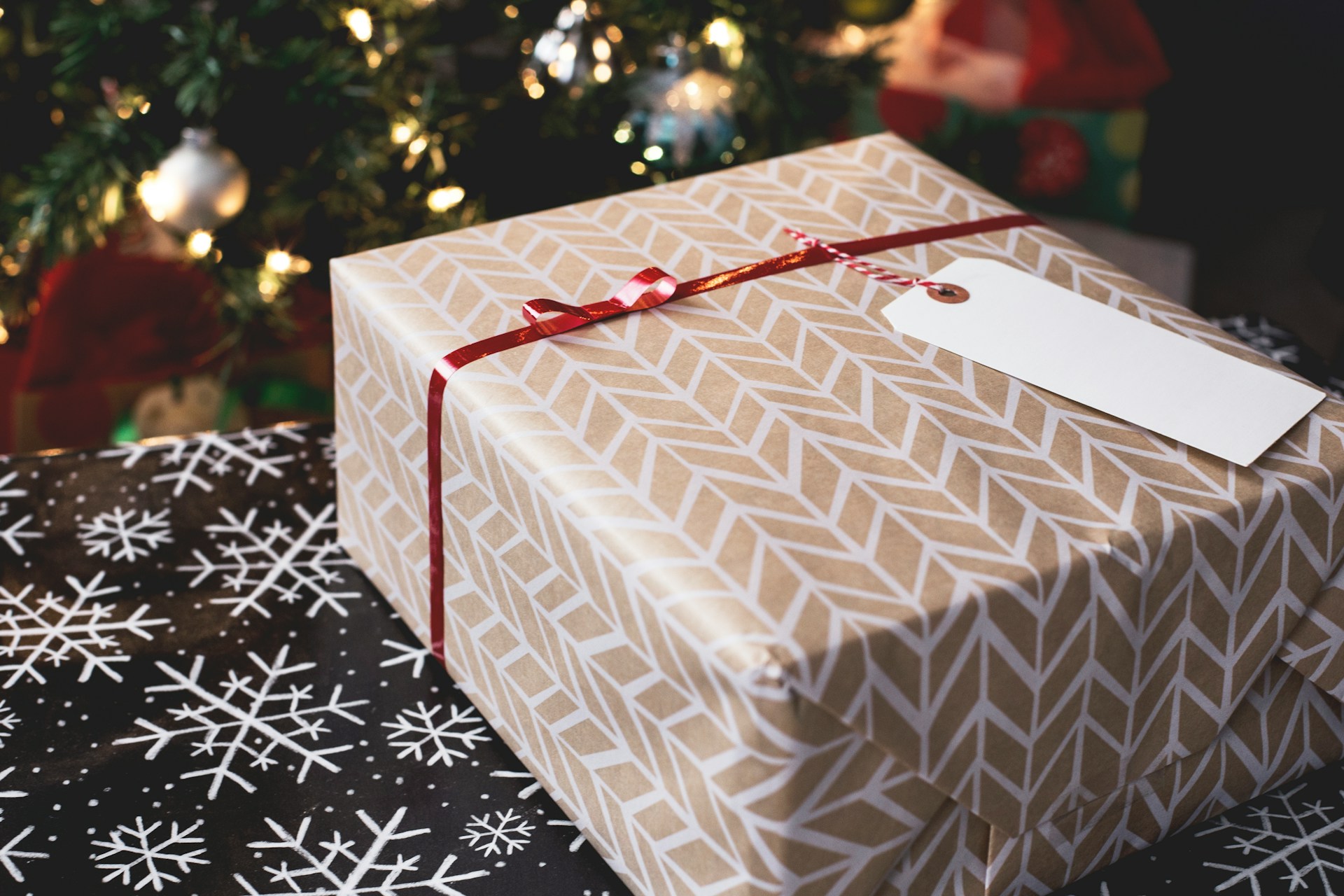 Wat zit er dit jaar in het kerstpakket van de werkgever?