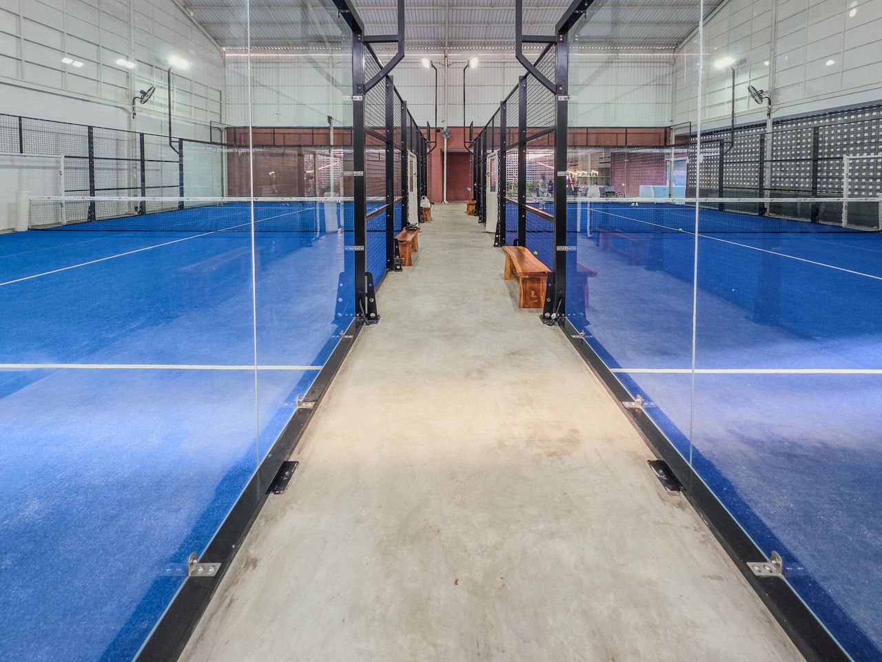 Padellen in Enschede: een sociale racketsport die je snel leert en nooit meer loslaat