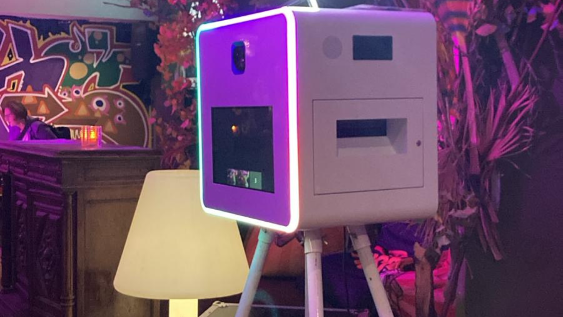 Wat maakt een photobooth huren zo populair op bruiloften?