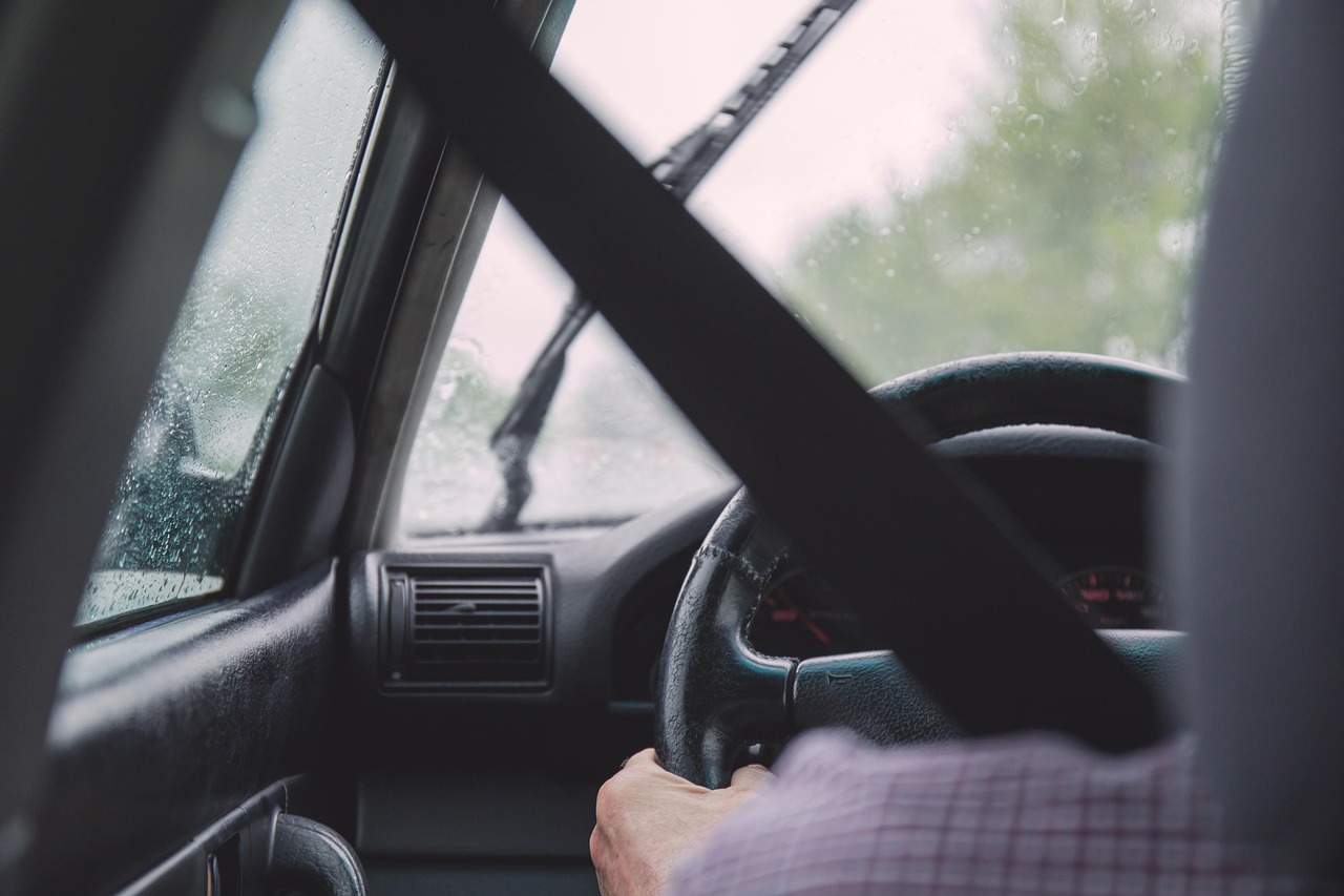 Slim pendelen in en rond Genk: welke auto past bij jouw dagelijkse ritten?