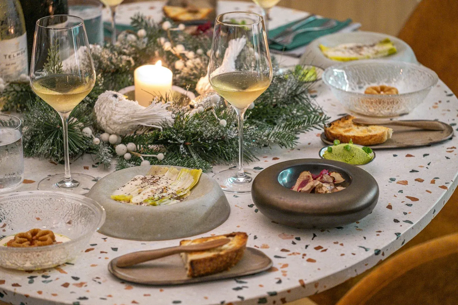 Eten we dit jaar thuis of buiten de deur met kerst?